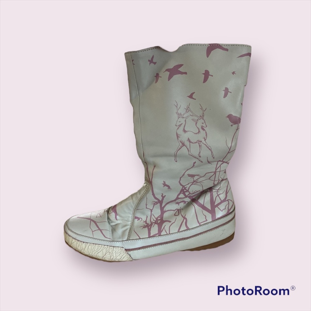 SPOKEN CLOTHING Extremely Rare!!!! White Boots Animal Print, Size 6.